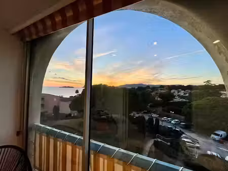 location meublée appartement 1 pièce 28 m² à la ciotat (13600)  780 €