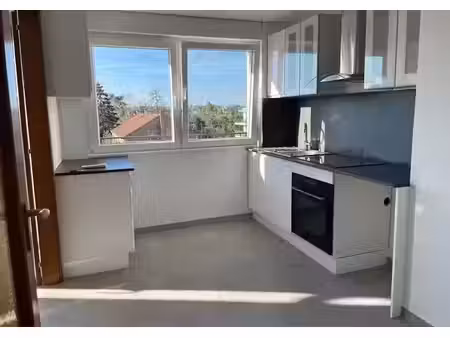 location appartement 3 pièces 59 m² à metz (57000)  815 €