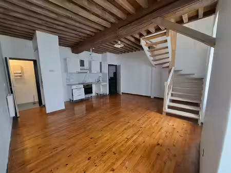 à louer charmant appartement t2 en plein centre de chalamont