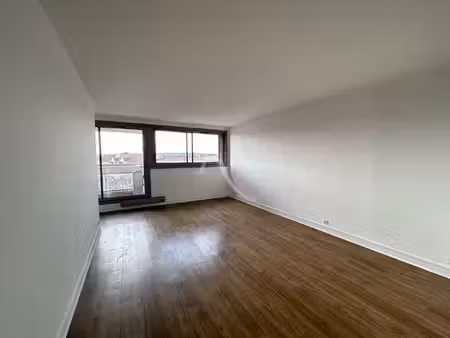 studio au 5ème étage : votre nouveau nid urbain vous attend !