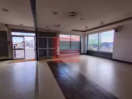 coignieres (78) - a louer commerce 290 m²