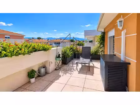t4 de 86 m² – ascenseur – terrasse de 28 m²