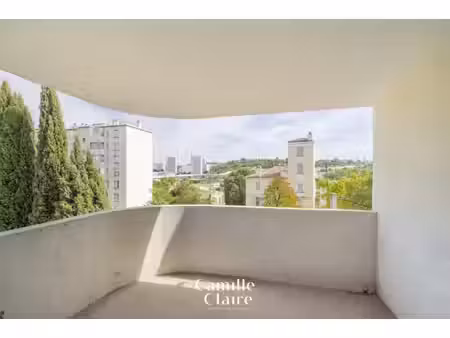 t3 récent avec terrasse et box fermé