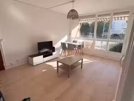 location appartement 3 pièces à merignac (33700)  890 €