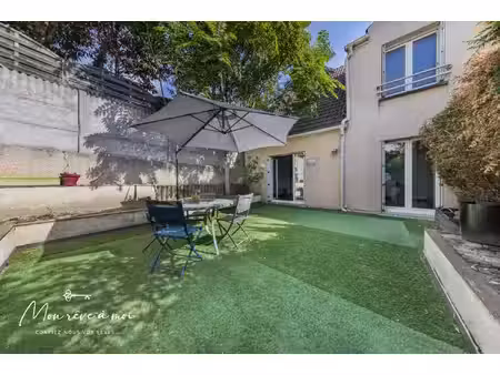 maison au calme de 5 pièces de 107m2  avec jardin et parking