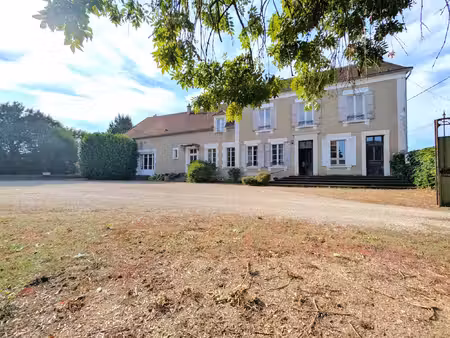 entre auxerre et joigny sur la commune de beaumont  propriét