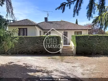 port sainte foy et ponchapt : maison à raffraichir avec dépendances et sous-sol