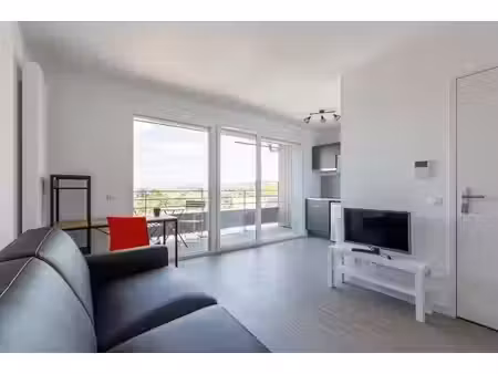 location meublée appartement 1 pièce 22 m² à annecy (74000)  1 060 €