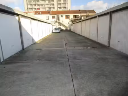 box à louer métro hôpital - montreuil (93100)