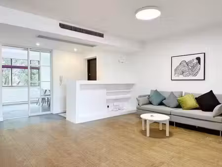 location meublée appartement 2 pièces 83 m² à gex (01170)  1 350 €