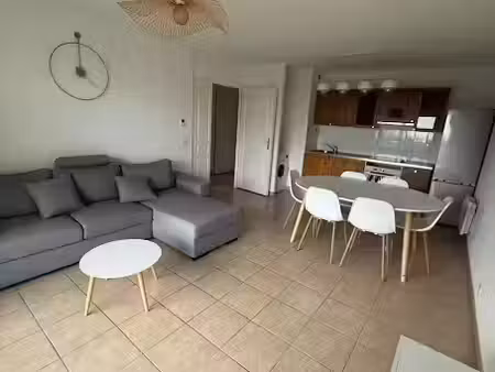 location meublée appartement 2 pièces 42 m² à gex (01170)  1 480 €
