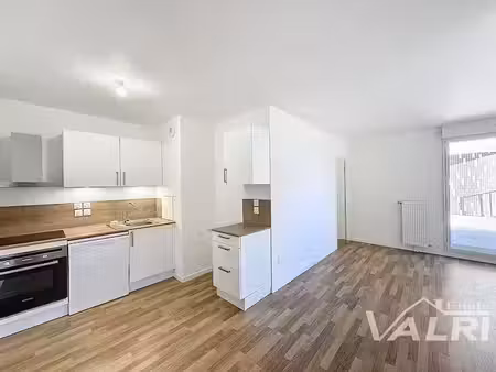 location appartement 3 pièces 65.75 m² à aubervilliers (93300)  1 445 €