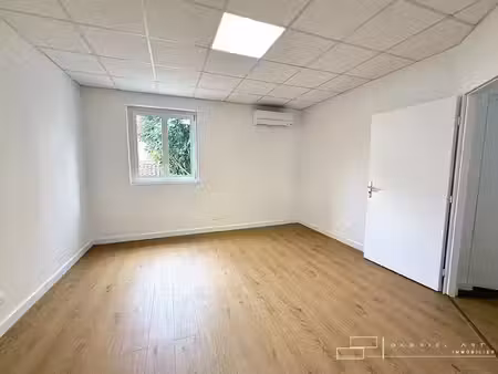 location commerce 1 pièce 18 m² à auch (32000)