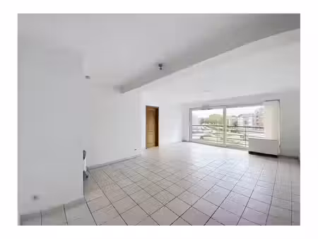 appartement à louer à place des chasseurs à pied 6 mons (vbe70314)