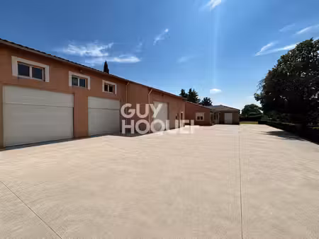 entrepot de 400 m2 environ avec maison d'habitation de 156 m²