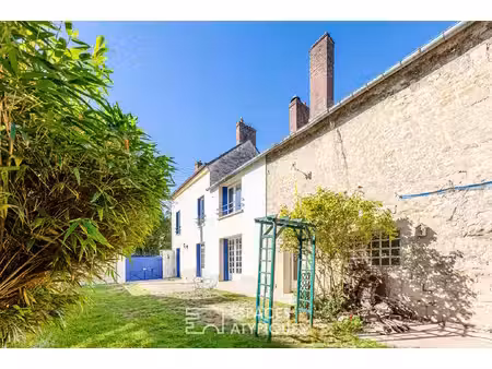 parmain - maison de caractère   5 chambres et jardin  10 mn à pieds de l'isle adam