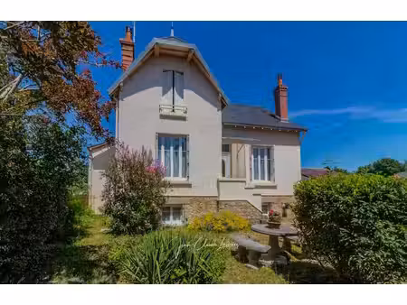 maison de caractère 3 chambres + 1 170 m² de terrain + 2 garages