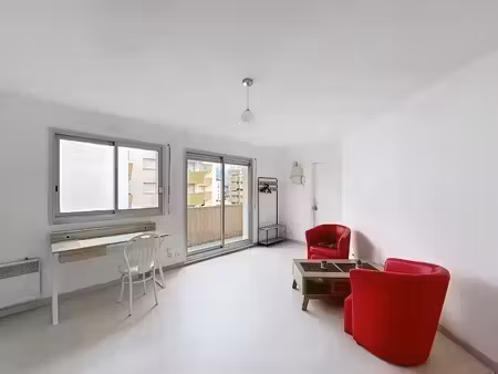 location meublée appartement 2 pièces 32 m² à pau (64000)  580 €