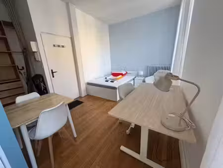 location meublée appartement 1 pièce 21.94 m² à poitiers (86000)  470 €