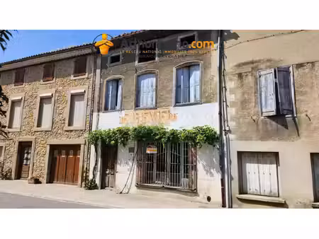 grande maison de village de caractère à rénover avec jardin clos de murs.