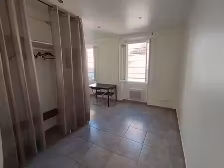 location meublée appartement 1 pièce 20 m² à toulon (83000)  540 €