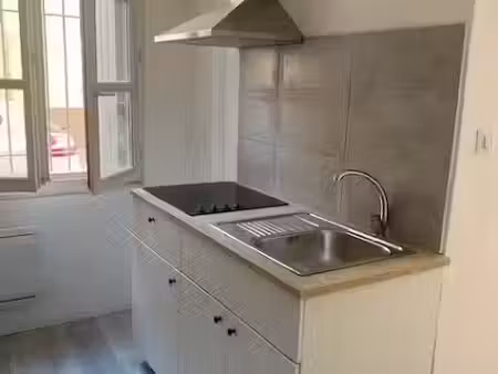 location appartement 2 pièces 48 m² à nimes (30000)  585 €