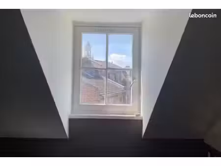 vieux lille location meuble + balcon tbe