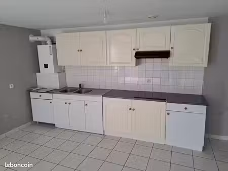 appartement t3 de 70 m² avec terrasse  garage et parking — péronne centre
