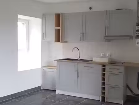 location studio 27m2 lampaul guimiliau
