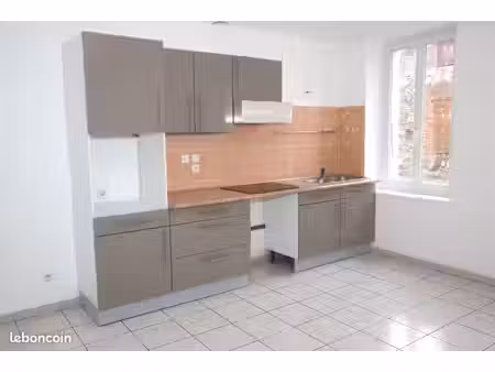 appartement t3 vide à louer au 01/10