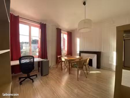 studio 1 pièce 27 m²