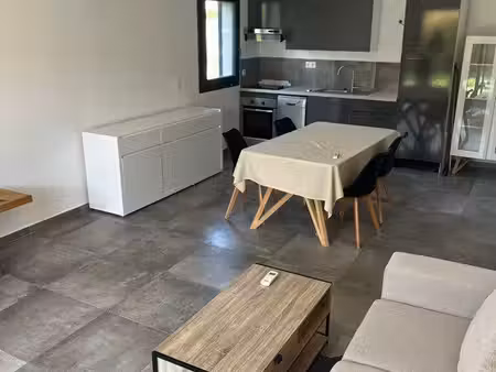 loue t2 meublé à l’année