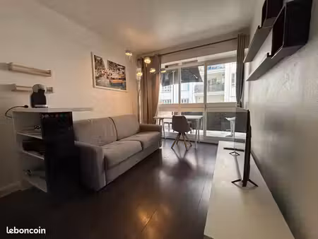studio cosy avec balcon - proche esplanade de la défense