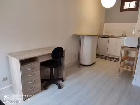 studio étudiant  idéalement situé fac  refait à neuf  hyper centre troyes
