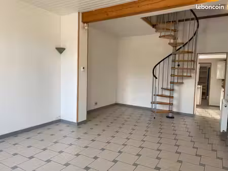 maison à louer à mont-bernanchon