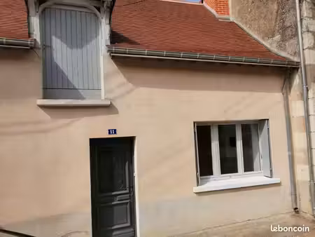 maison 68 m2 centre sainte maure