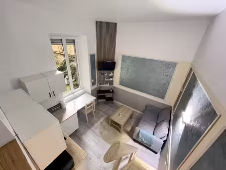 nantes - centre-ville - charmant studio meublé avec mezzanine - 20 m²