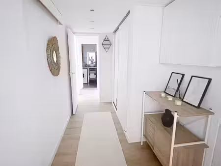 superbe t4 meublé et décoré avec goût – balcon & parking – gradignan (secteur campus)