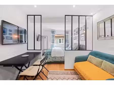emplacement ideal investissement et pied a terre : joli studio a vendre au coeur du vieux 