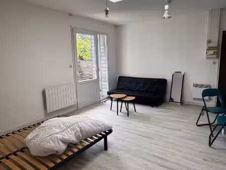 studio en rez-de-chaussée avec petite cour - plouézec