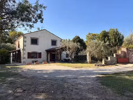 arles mas de 9 pièces de 202 m² avec dépendance   garage