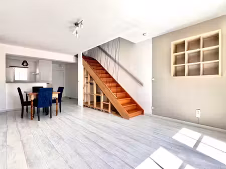 duplex rénové avec jardin dans une copropriété avec piscine