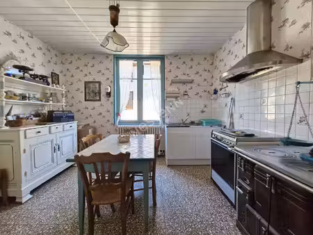 maison familiale 5 chambres avec garage et extérieur à proximité de toutes les commodités