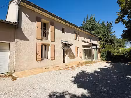 le thor  à vendre  mas à rafraîchir avec double garage et dépendance sur environ 1600 m² d