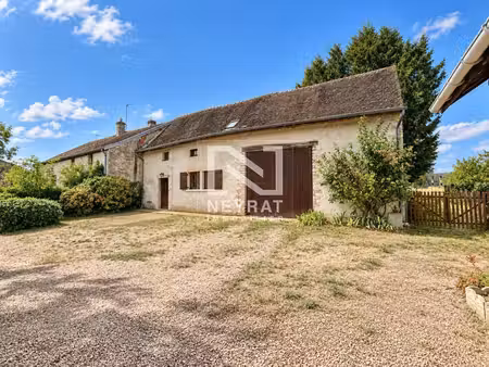 au calme d'un petit quartier de village  une maison en pierre pleine de potentiel