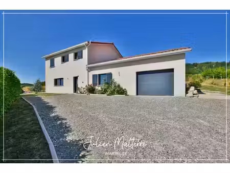 maison récente de 170 m² sur 2100 m² de terrain préservés  7 pièces  5 chambres dont dress