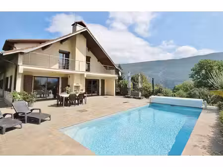 a 10min de chambery sur novalaise villa d’architecte 7 pièces de 220 m² plus t2 indépendan