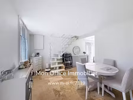 référence : 7119-les - maison de ville rénovée avec jardin et cave proche centre & commerc