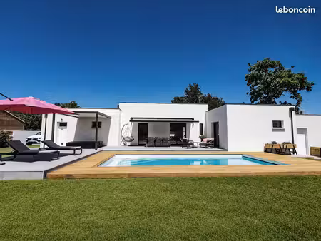 maison d'architecte avec climatisation  piscine  jacuzzi et double garage