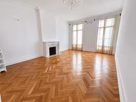 superbe appartement haussmannien de 110 m2 avec grande terra